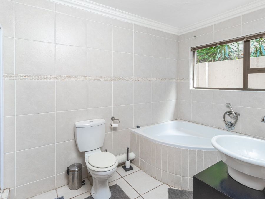 5 Bedroom Property for Sale in Caribbean Beach Club North West